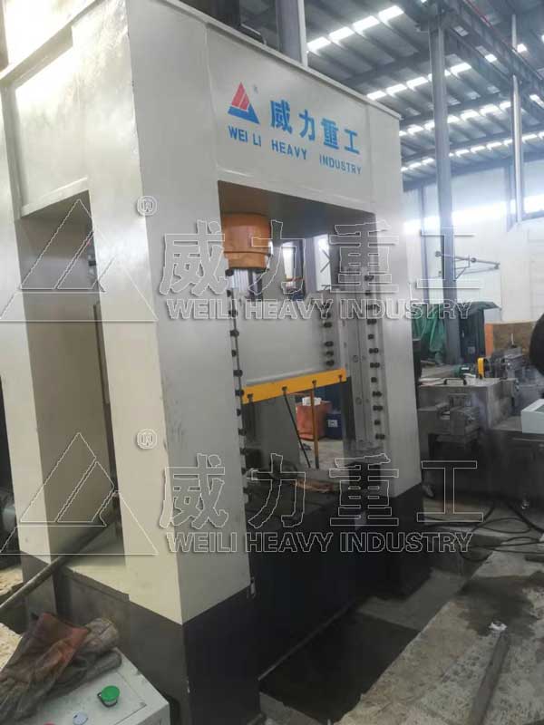 十字軸萬(wàn)向節(jié)擠壓成型液壓機(jī)