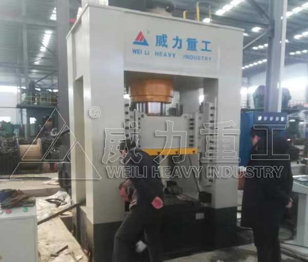 十字軸萬(wàn)向節(jié)擠壓成型液壓機(jī)